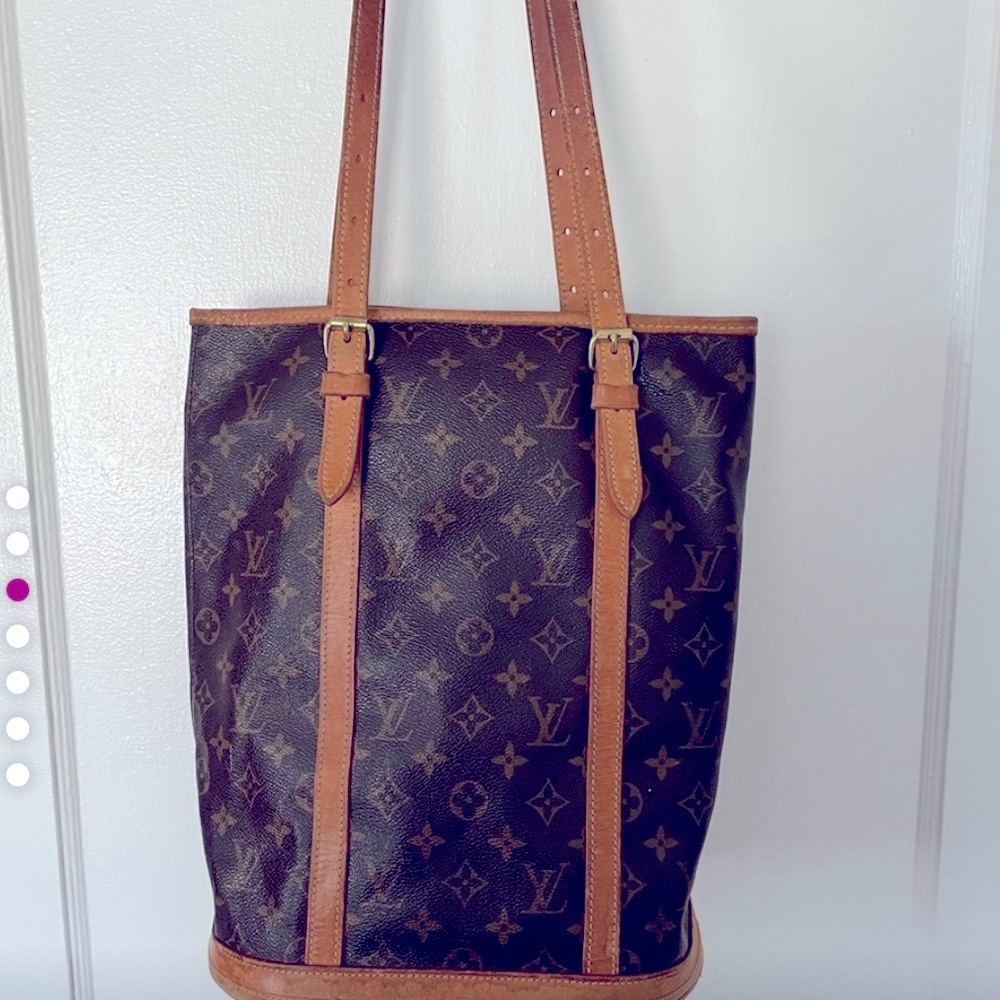 AUTHENTIC Vintage Louis Vuitton
Monogram Brown and Tan
Shoulder Bucket Bag